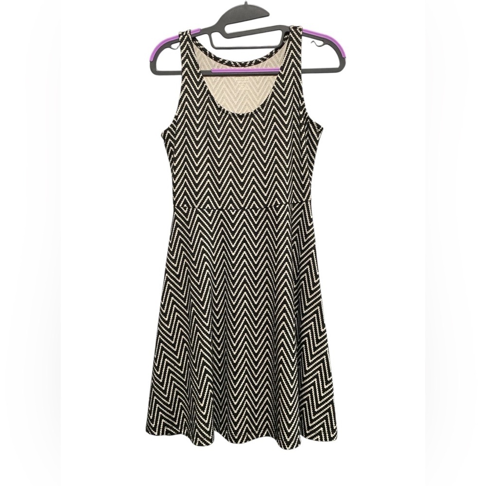 Mossimo black and white  Chevron Patterned Mini Dress